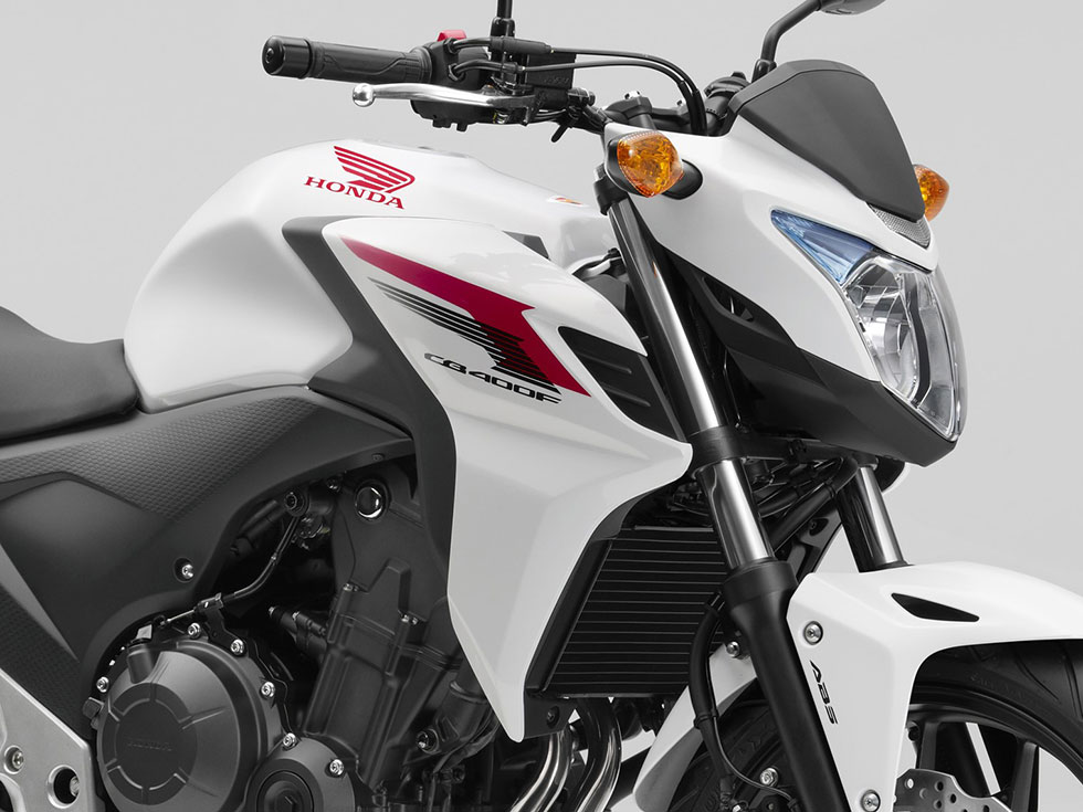 CB400Fのシュラウド部