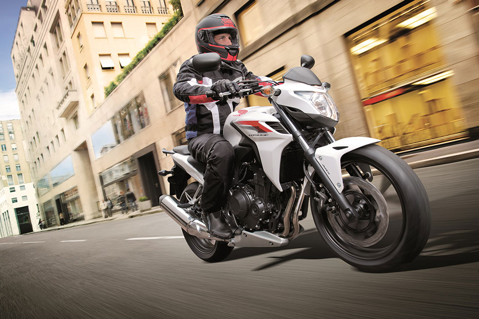 CB500F（欧州モデル）の走行シーン