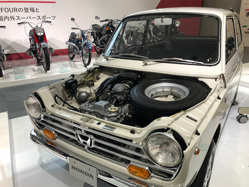 1967年 N360 搭載エンジンが見えるように工夫した展示