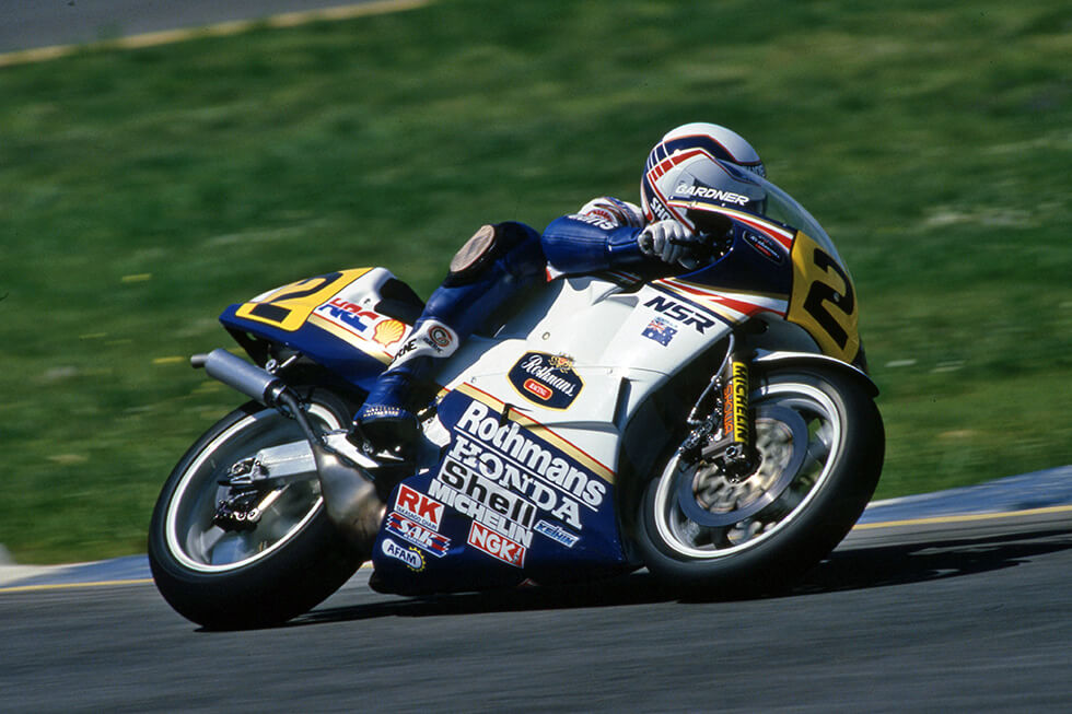 1987年 NSR500とワイン・ガードナー(Wayne Gardner)選手 WGP第2戦 へレスサーキットにて　ガードナー選手は、この年にチャンピオンを獲得