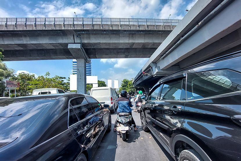 アジア新興国二輪関与 安全支援スマホアプリ