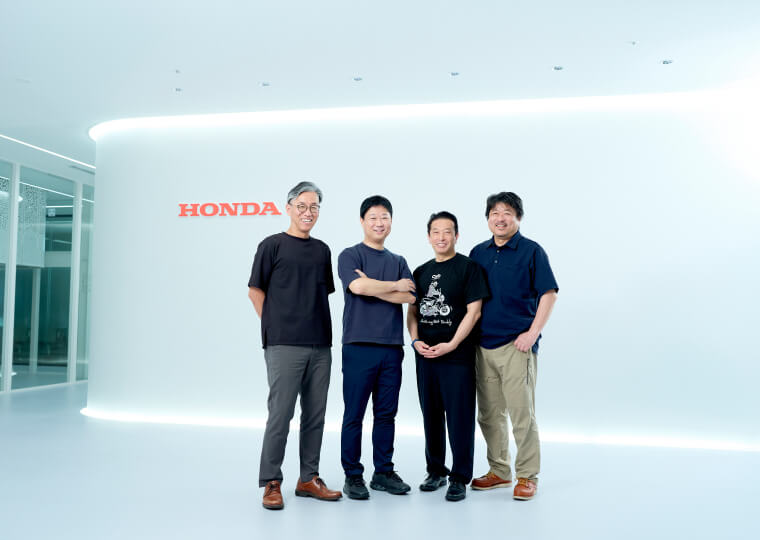 【オフィスツアー#5】無数の色が混ざり合う白い空間──虎ノ門から届ける「移動の喜び」