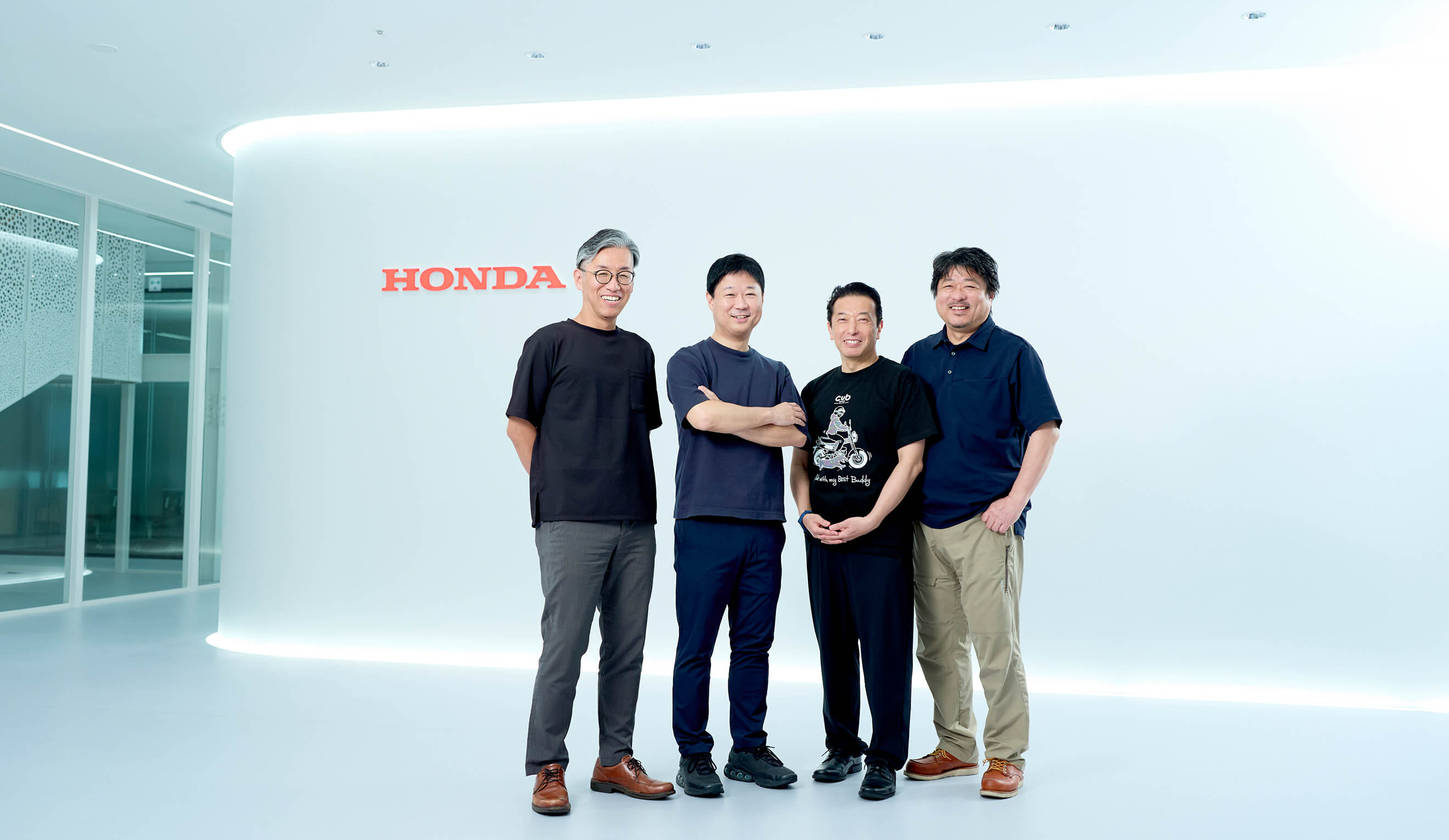 【オフィスツアー#5】無数の色が混ざり合う白い空間──虎ノ門から届ける「移動の喜び」