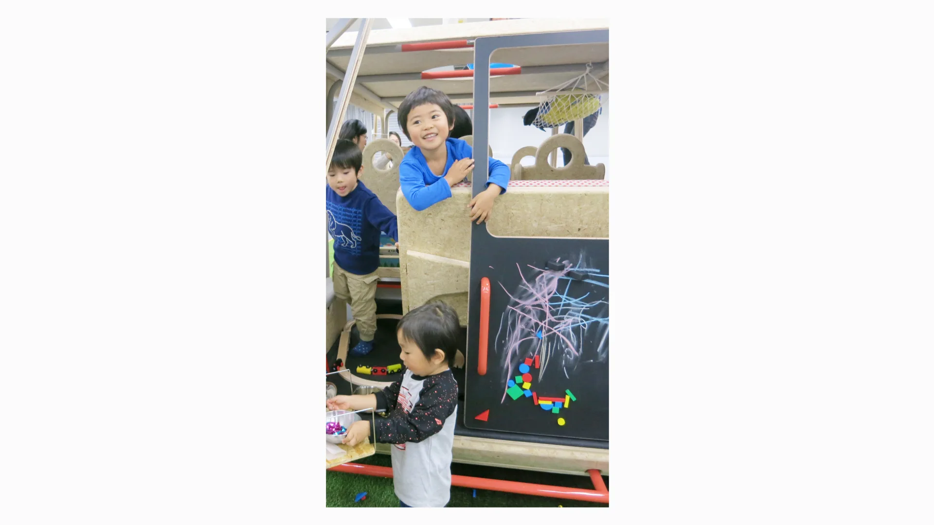荷室は扉を閉めて秘密基地に