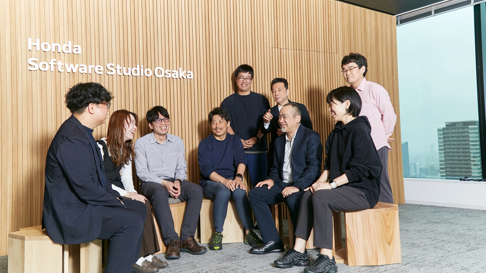 阿野と「Honda Software Studio Osaka」で働くメンバーたち