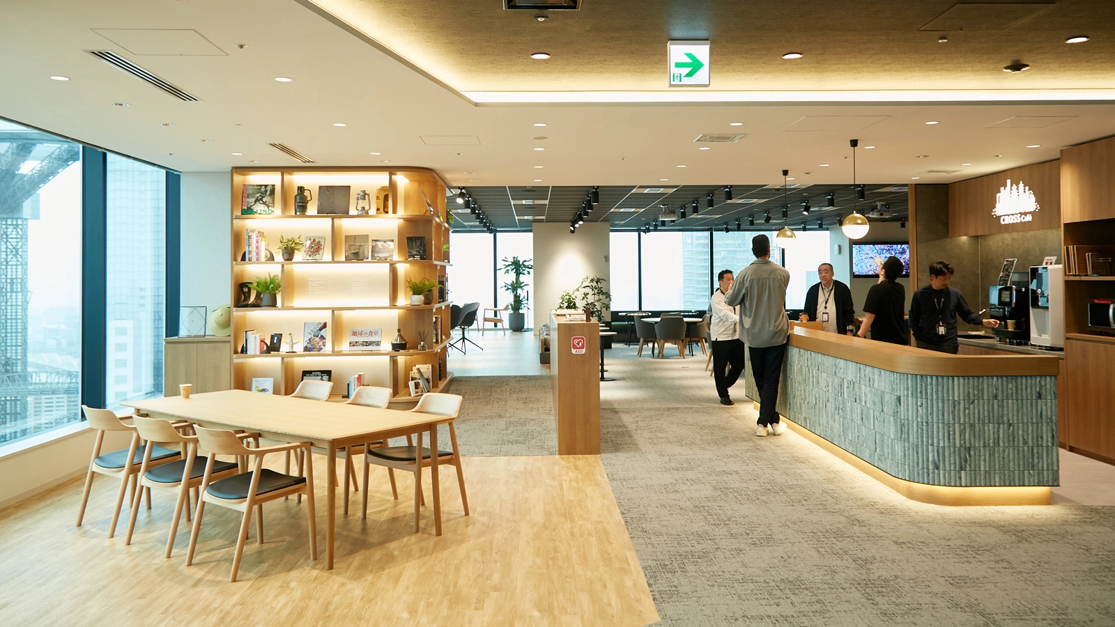 「Honda Software Studio Osaka」では、全部で3つのカフェエリアがあり、エントランスからさらに進むと一つ目のカフェが現れます