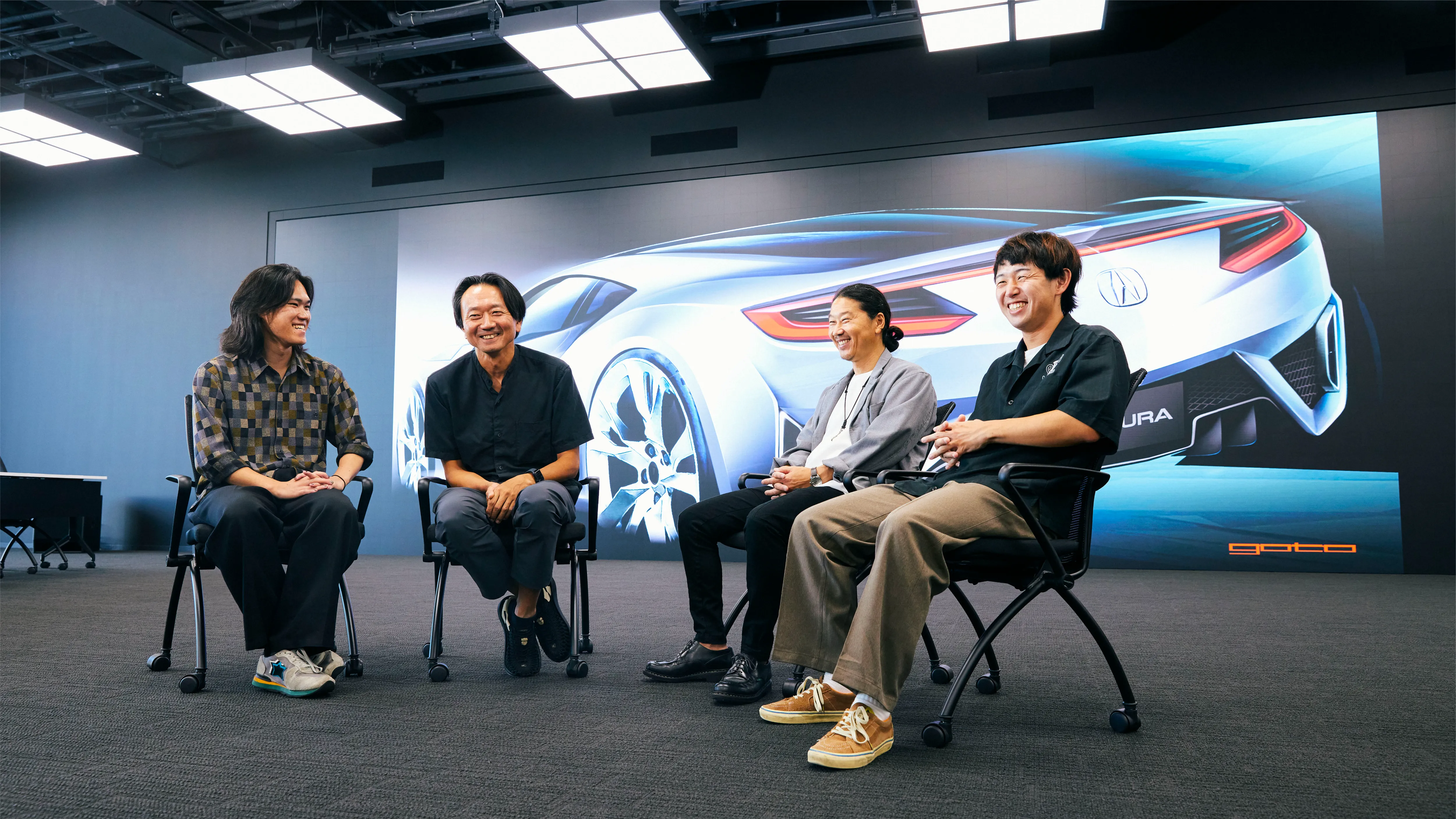 （左から）デザイナーの川本匠海、後藤純、モデラーの神南洋志、根津佳大