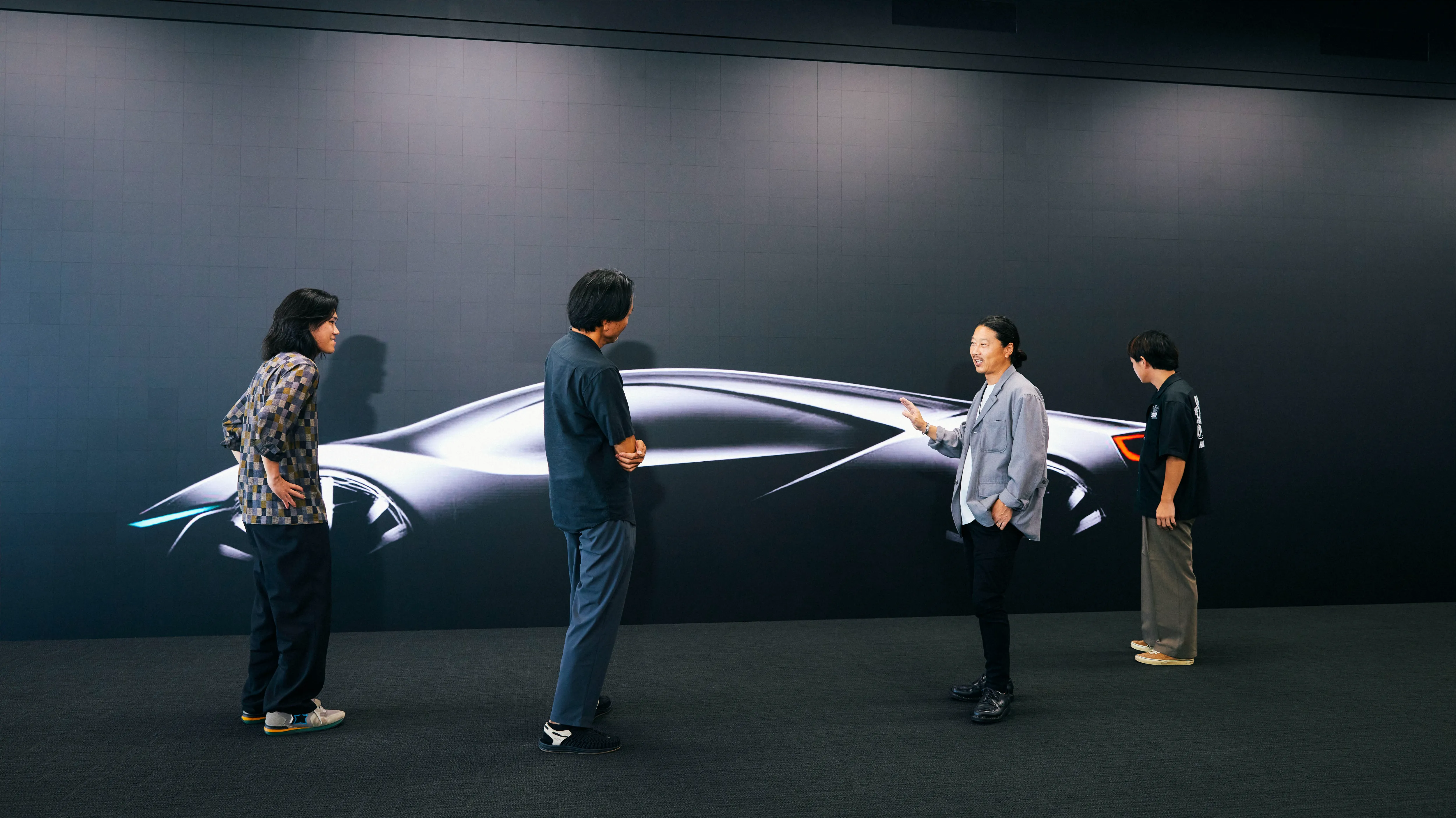 NSXスケッチとデザイナー陣