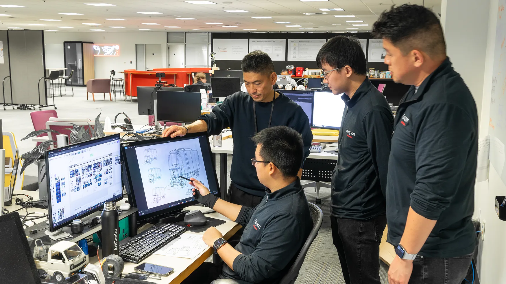 デザインについて話し合う様子