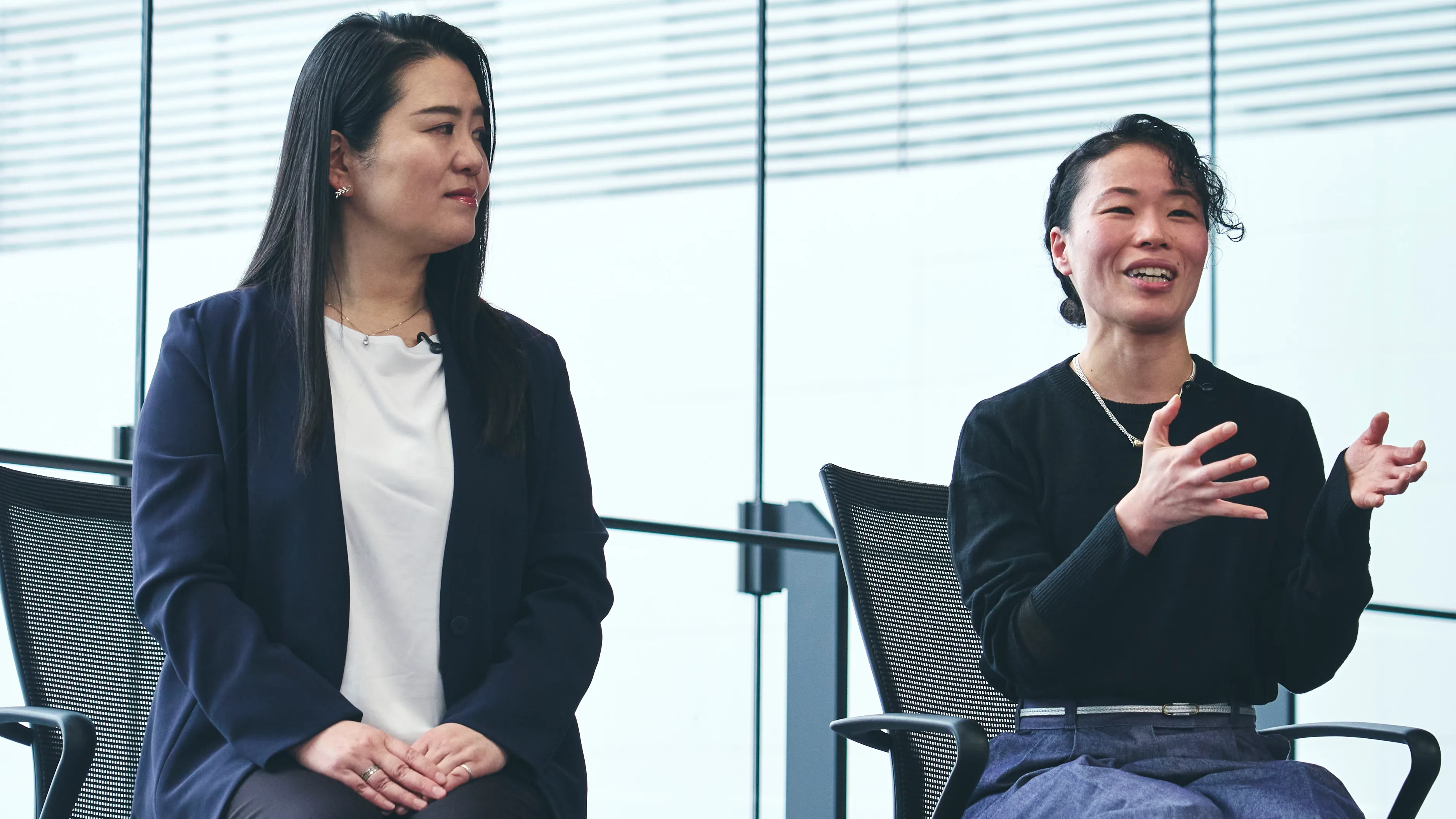 岩﨑麻里子 岡亜希子