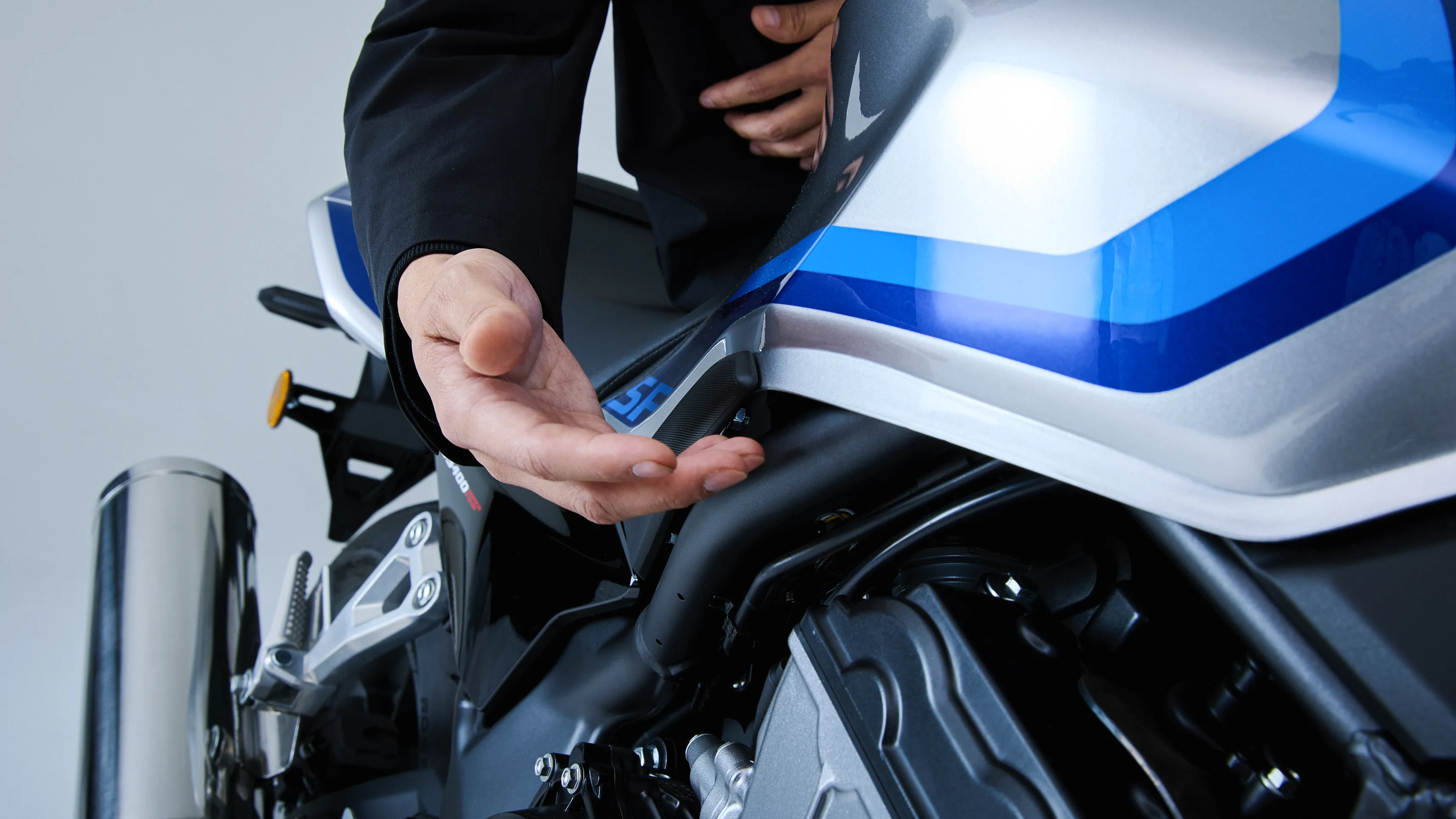 CB400 SUPER FOUR E-Clutch Concept