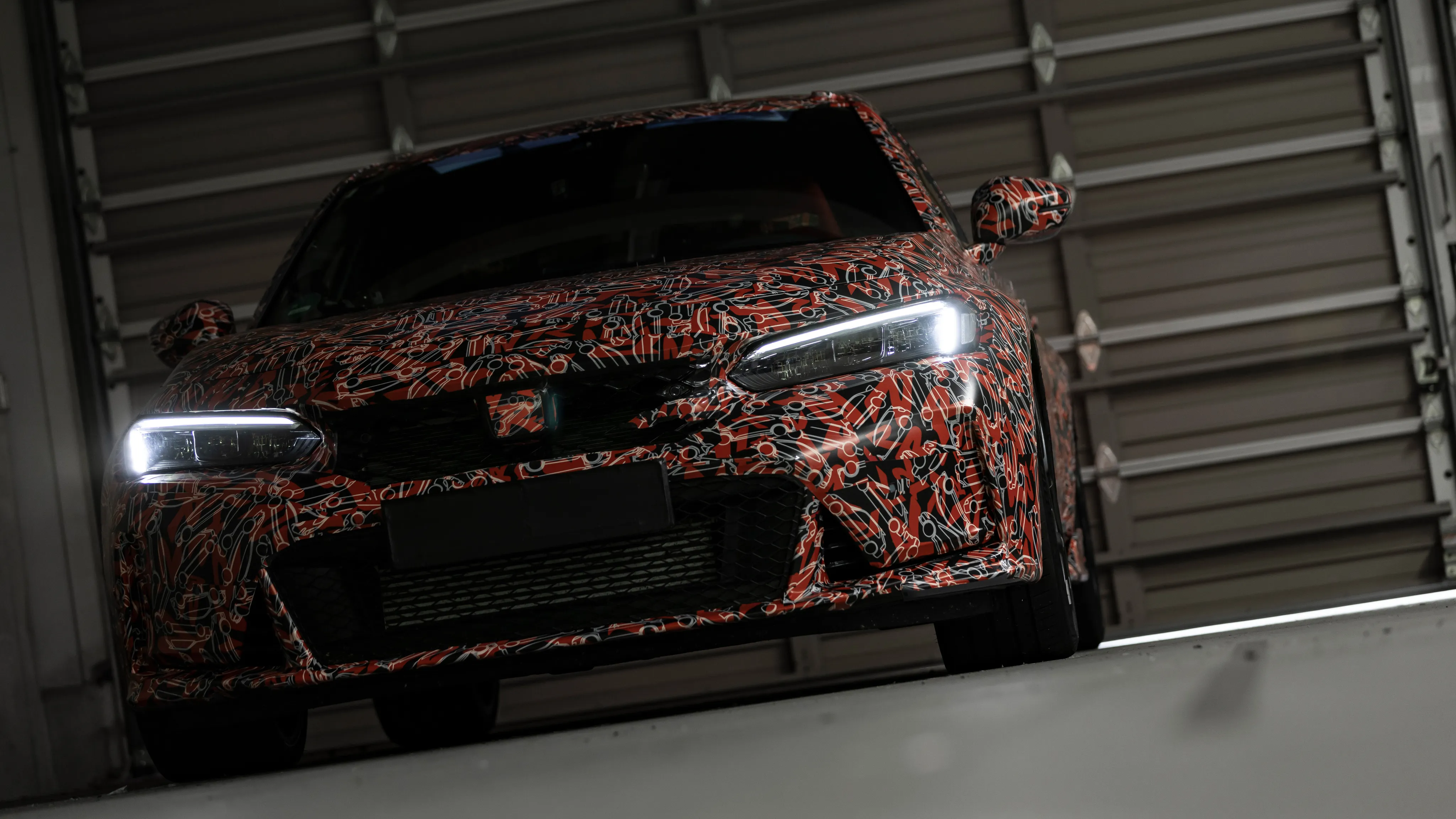 「東京オートサロン2022」に展示された、カモフラージュリバリーのCIVIC TYPE R