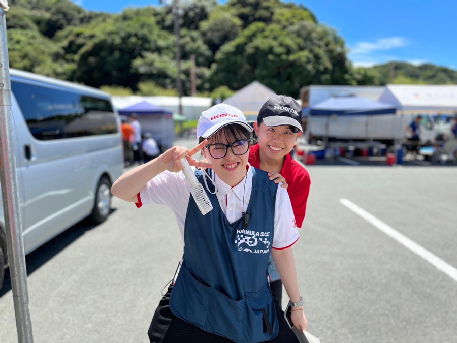 スタッフとして参加した学生フォーミュラで、ホンダ学園の後輩と