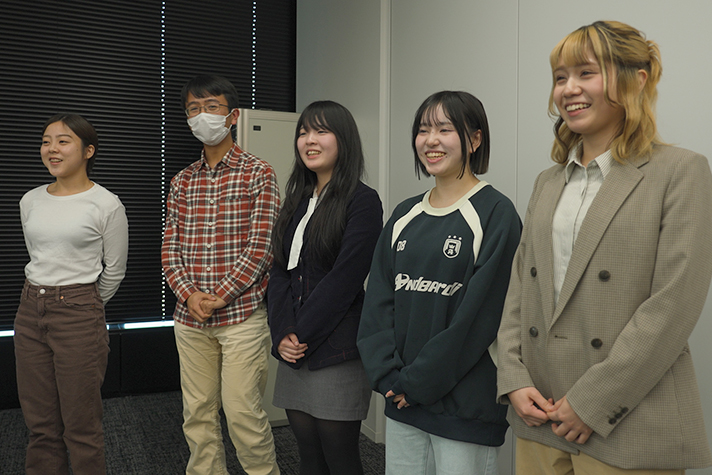 グループごとのまとめを発表