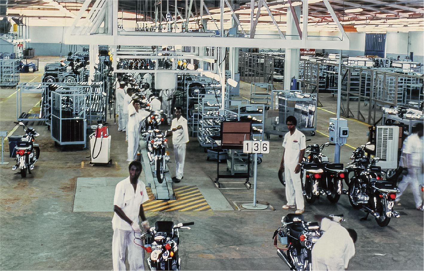 インフラが整備されていない厳しい環境の中で立ち上げたHMN二輪車工場。写真は完成検査ライン