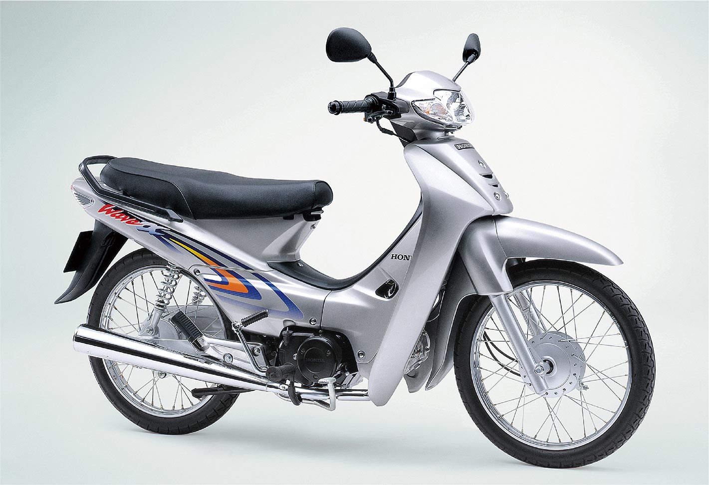2002年、ベトナムのユーザーニーズに合致したデザインの二輪車Wave αの生産を開始