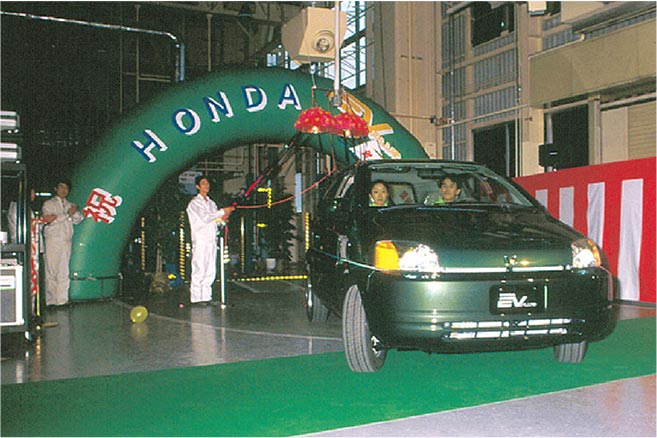 1997年4月に栃木製作所 高根沢工場で行われたHONDA EV Plusラインオフ式典