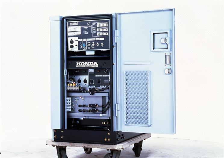 災害時の広域停電などに対応するために開発されたEX4.5D-ATS屋外設置型の非常用発電機
