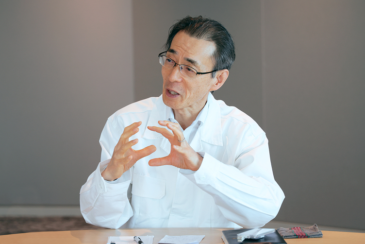 座談会画像1（貝原 典也）