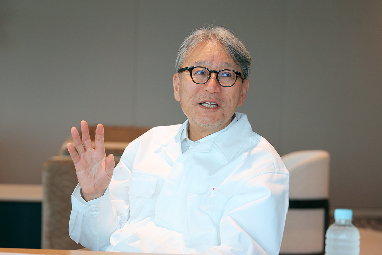 座談会画像3（三部 敏宏）