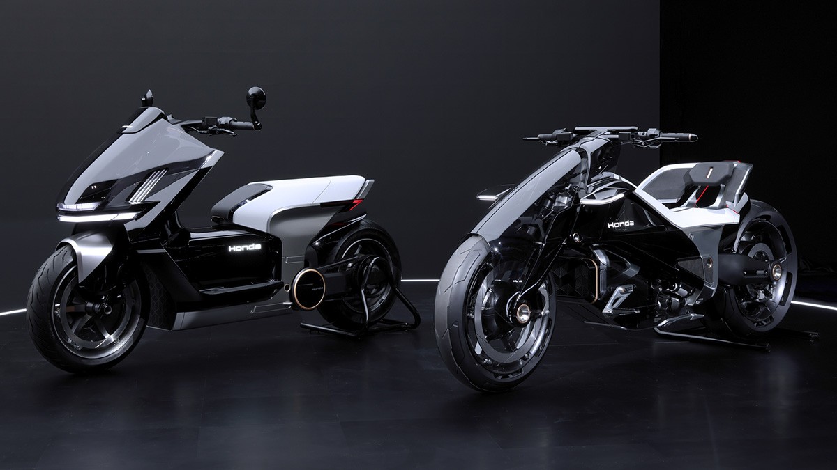 左：EV Urban Concept、右：EV OUTLIER CONCEPT