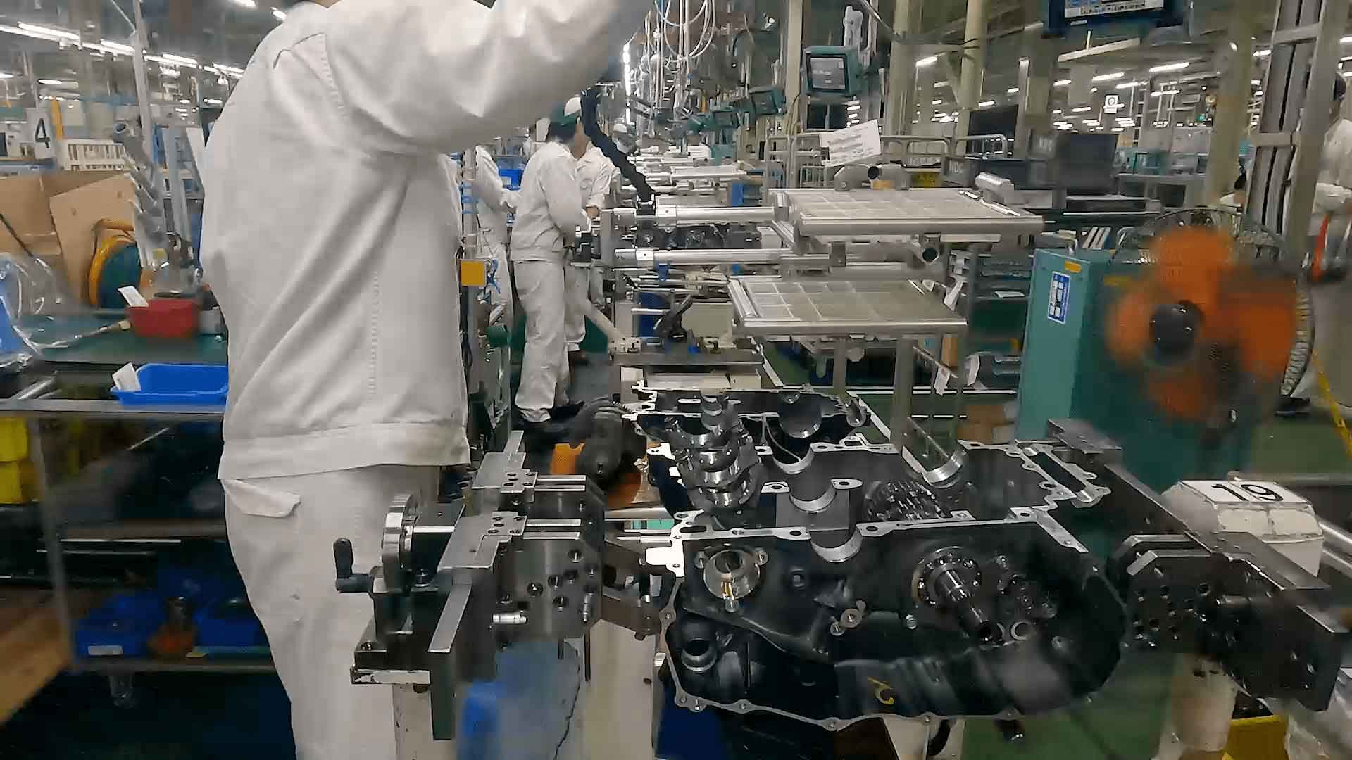 エンジン工程｜バイクができるまで｜Honda 企業情報サイト