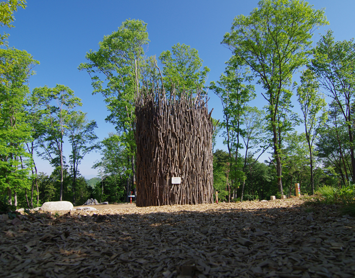 モビリティリゾートもてぎ伐採木でつくる生命の塔