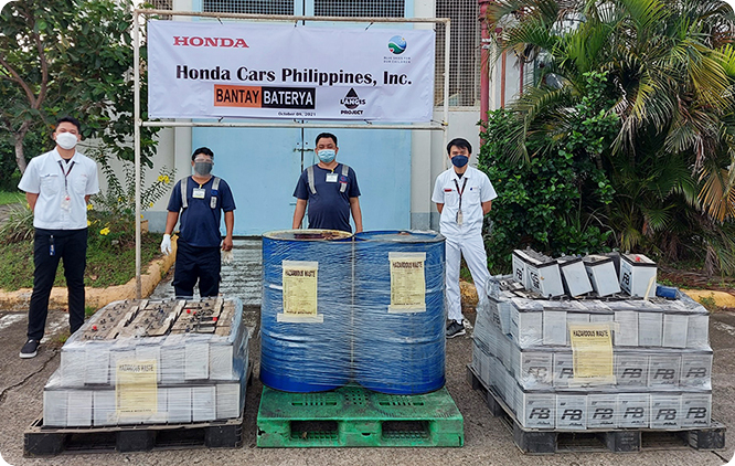 フィリピン：使用済バッテリーとオイルを寄贈