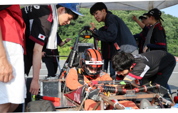 ステアリングに課題はあれど、順調に周回