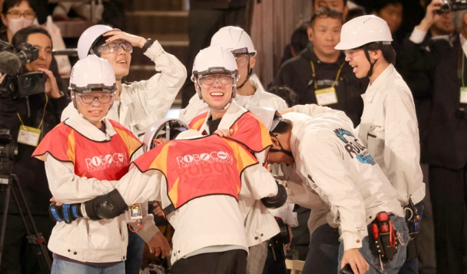 優勝した旭川工業高等専門学校