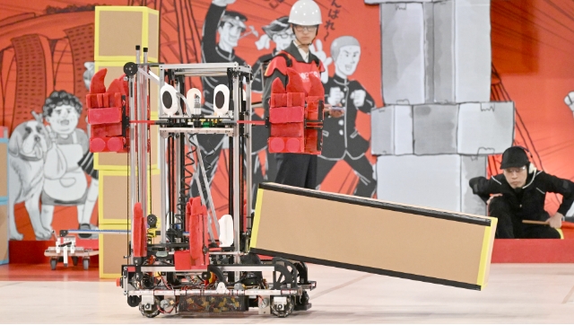 ボックスの下に見える半円状の歯車によって、引き寄せると同時に持ち上げる動作を実現。この機構の独自性が評価された。