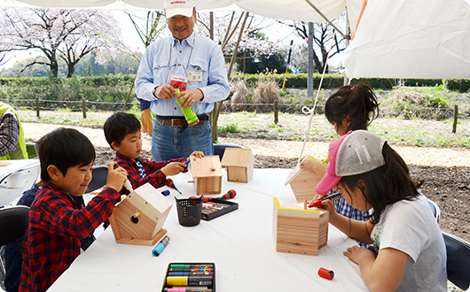 HondaWoods熊本では子どもたちが巣箱作りを体験