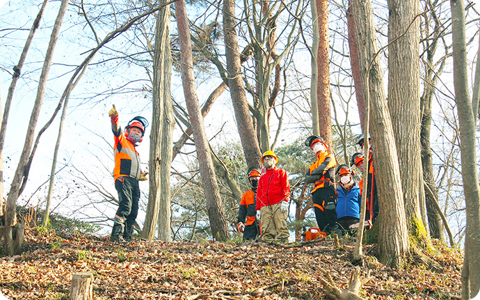 ハローウッズ森づくりワークショップでは毎年森の伐採作業を行ってます。