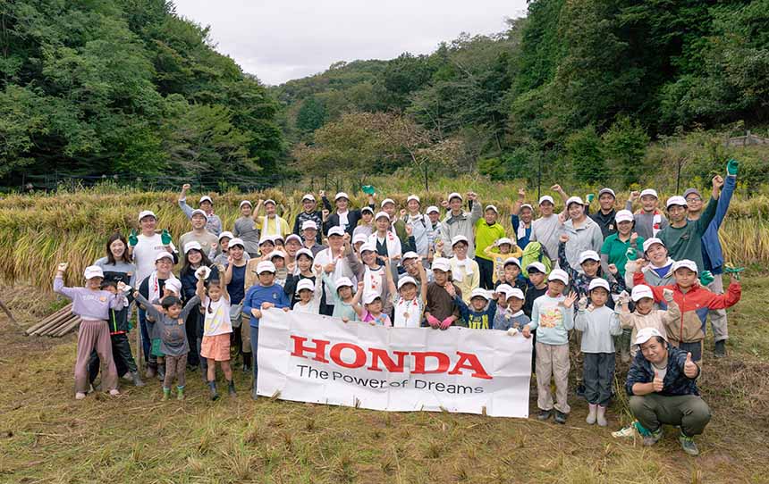 上川の里の棚田で、田植えと稲刈りを行いました