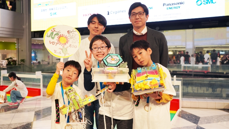特別賞（本田技研工業）を受賞した子どもたちとHonda審査員