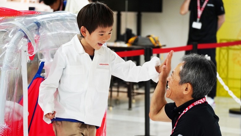 ホンダアクセスが開発した子ども向けのクルマ「AIBOU」を体験できるワークショップ