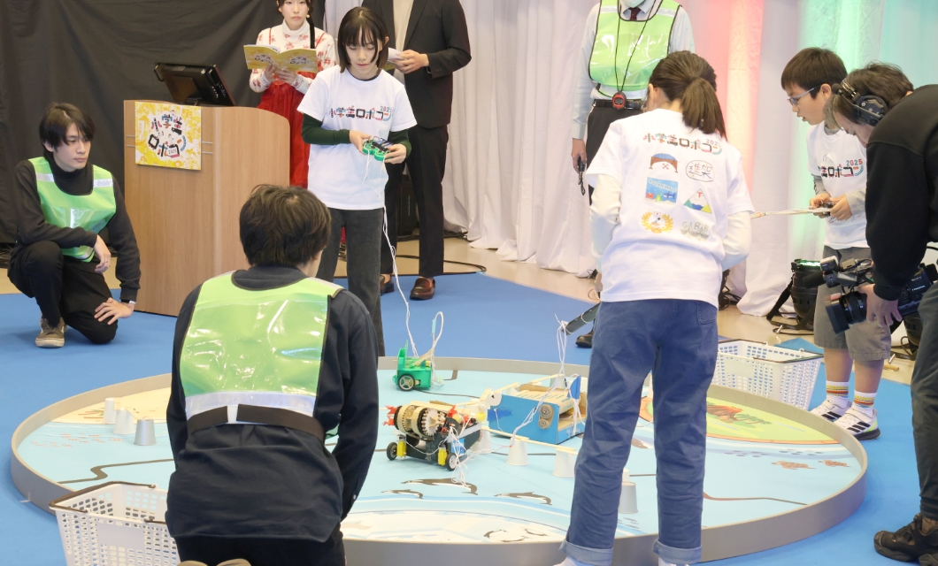 個性的なアイデアや工夫に満ちたロボットが登場チームワークや作戦も勝利のポイントに