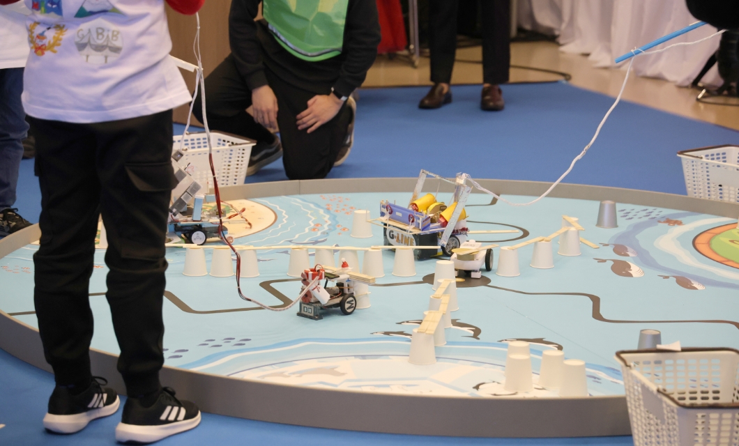 個性的なアイデアや工夫に満ちたロボットが登場チームワークや作戦も勝利のポイントに