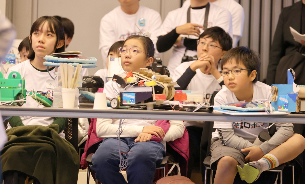 個性的なアイデアや工夫に満ちたロボットが登場チームワークや作戦も勝利のポイントに