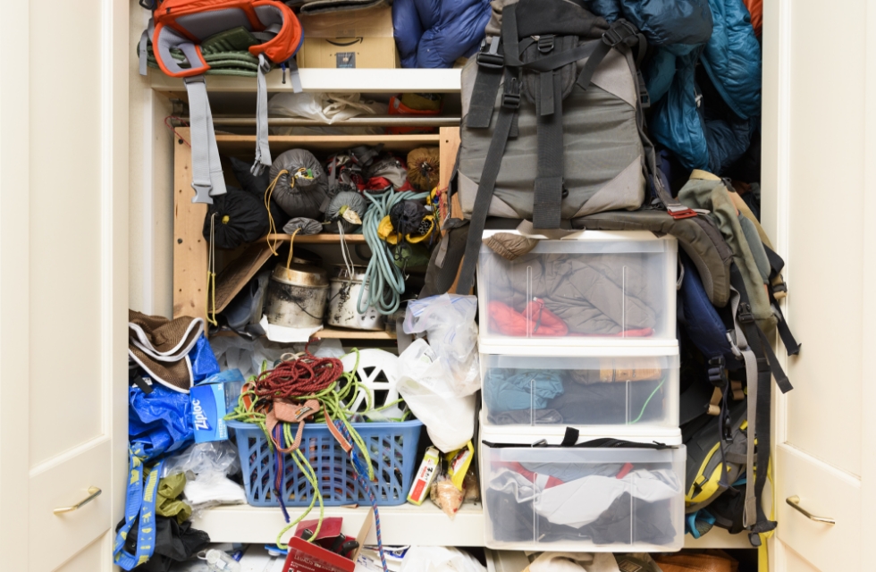 ���ւ̉�������ɂ͓o�R���Ɏg������т�����B�k�ɂŎg���M�A�́A�k�ɍs�̃x�[�X�L�����v�ɂ��Ă���O���[�������h�ɒu���Ă���B