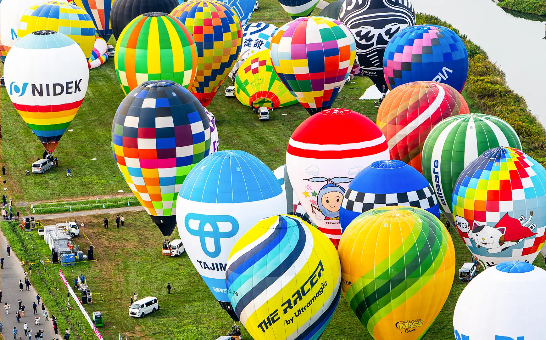 熱気球の様子を紹介するギャラリー