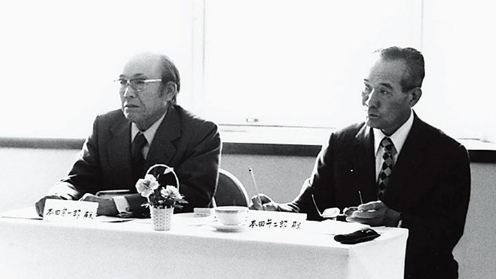 本田財団創設者の本田宗一郎(左)と本田弁二郎(右)