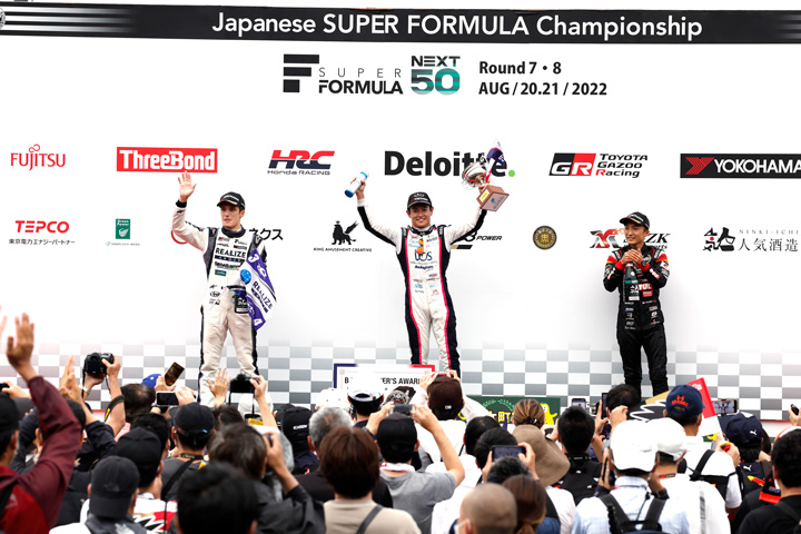 山本尚貴選手（中央）は、スーパーフォーミュラ・SUPER GTでチャンピオン獲得経験を誇る日本のトップドライバーの一人