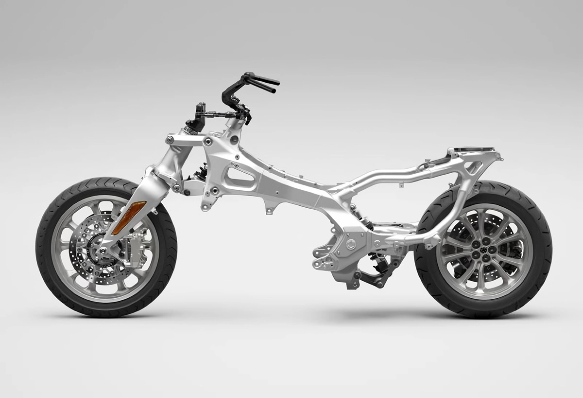 プロアームを採用しているので後輪左側はスッキリした印象