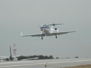 Experimental HondaJet with HF118 engine makes first test flight