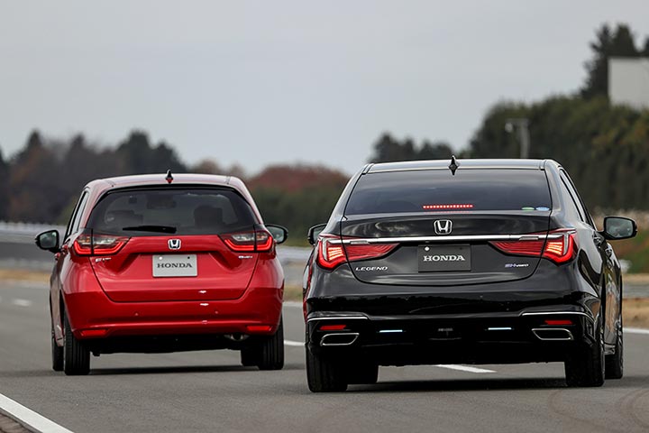 Demonstrations conducted with actual vehicles equipped with Honda SENSING 360 under development. The system removes blind spots around the vehicle.