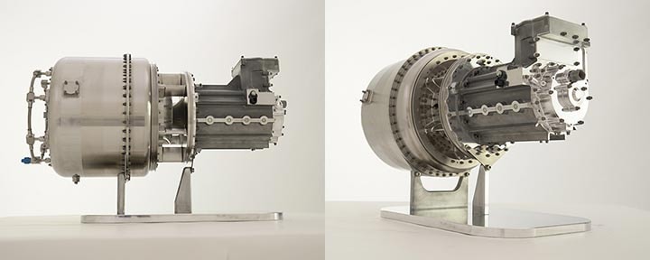 「GT-Hybridのガスタービン発電機」のモックアップ。左図:左側がガスタービン、右側が発電機